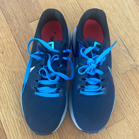 NEW NIKE RUNNING SHOES - Picture 1 of 6